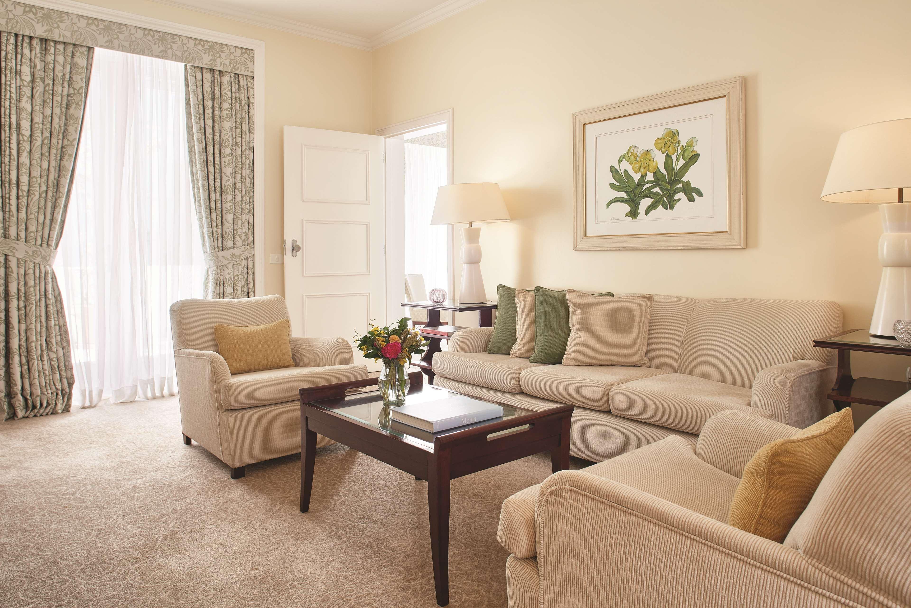 Copacabana Palace, A Belmond Hotel, Rio De Janeiro Exterior foto A living room at the Ritz-Carlton, Boston