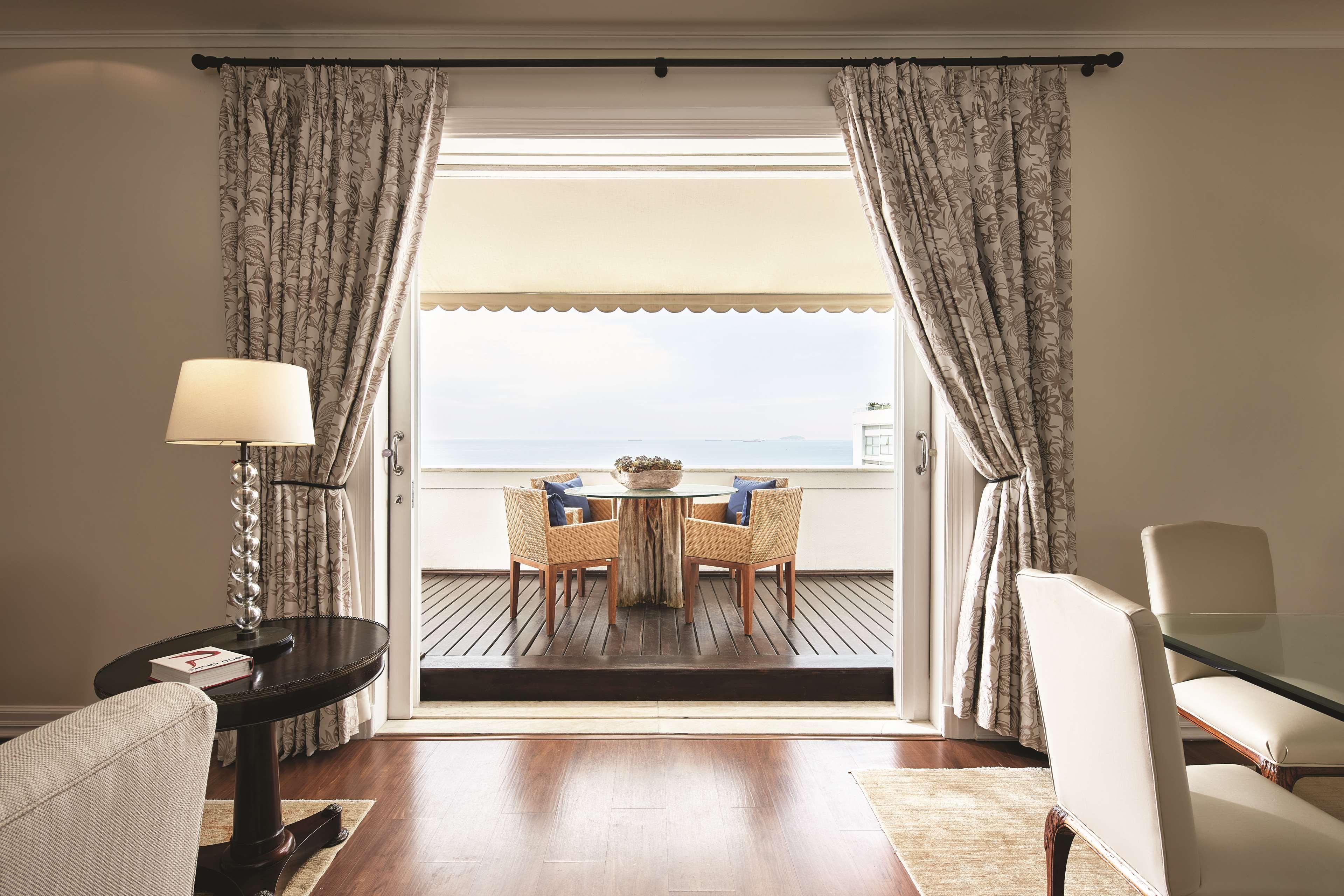 Copacabana Palace, A Belmond Hotel, Rio De Janeiro Exterior foto A view of the terrace from the living room