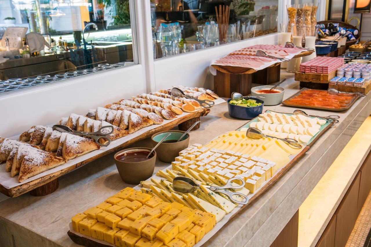Copacabana Palace, A Belmond Hotel, Rio De Janeiro Exterior foto A buffet at a hotel